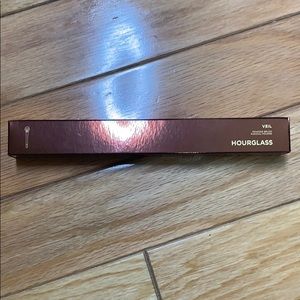 Hourglass Veil Powder Brush